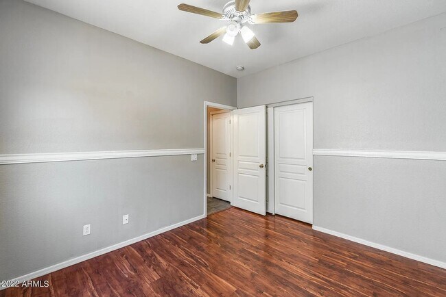 Building Photo - Golf Course Views! Quiet Cul-de-Sac! Updat...