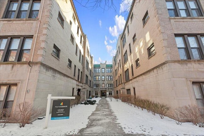 Building Photo - 1 bedroom in Chicago IL 60657