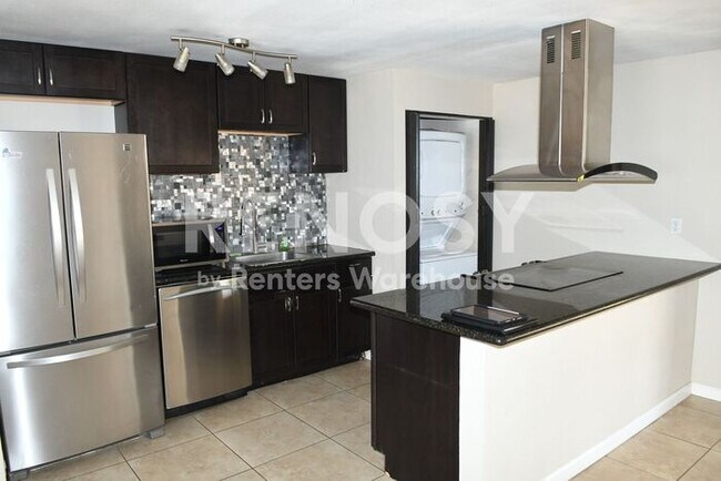 Building Photo - Updated 3 BD/2 BA/2 CG Home w/Pool Near Thunderbird & I-17 in Phoenix!