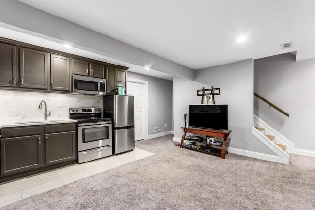 Building Photo - 6930 Avery Rd