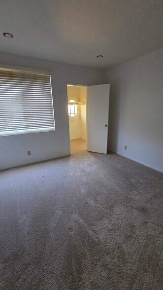 Guest Bedroom - 12830 Burbank Blvd