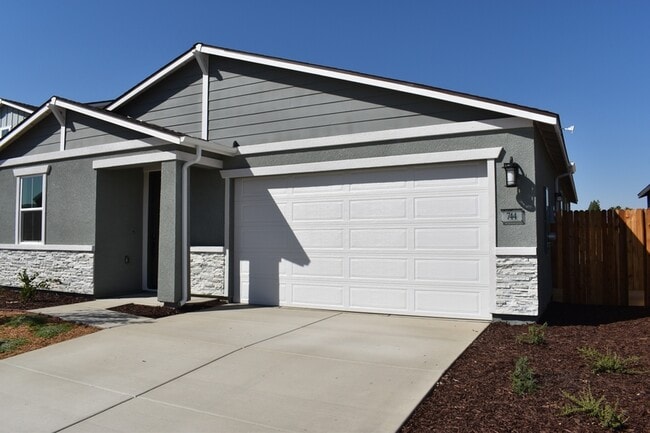 Building Photo - 744 Stephanie Dr