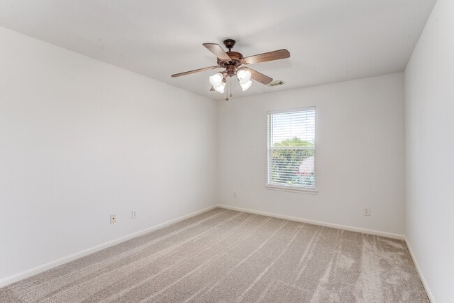 Building Photo - 16906 Shoal Park Dr