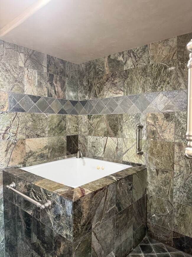 Building Photo - 100 N Arlington Ave