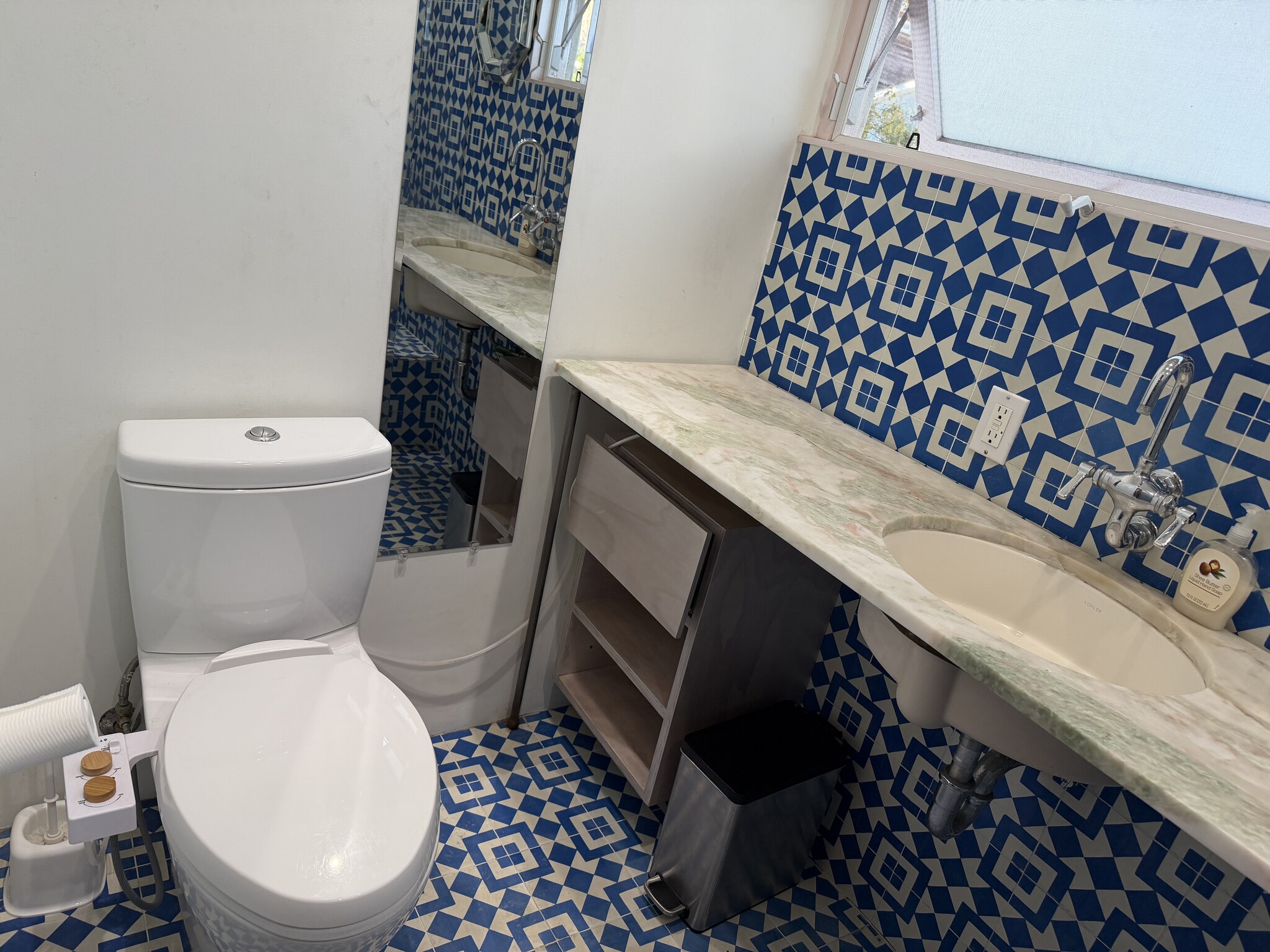 Building Photo - 744 Navy St