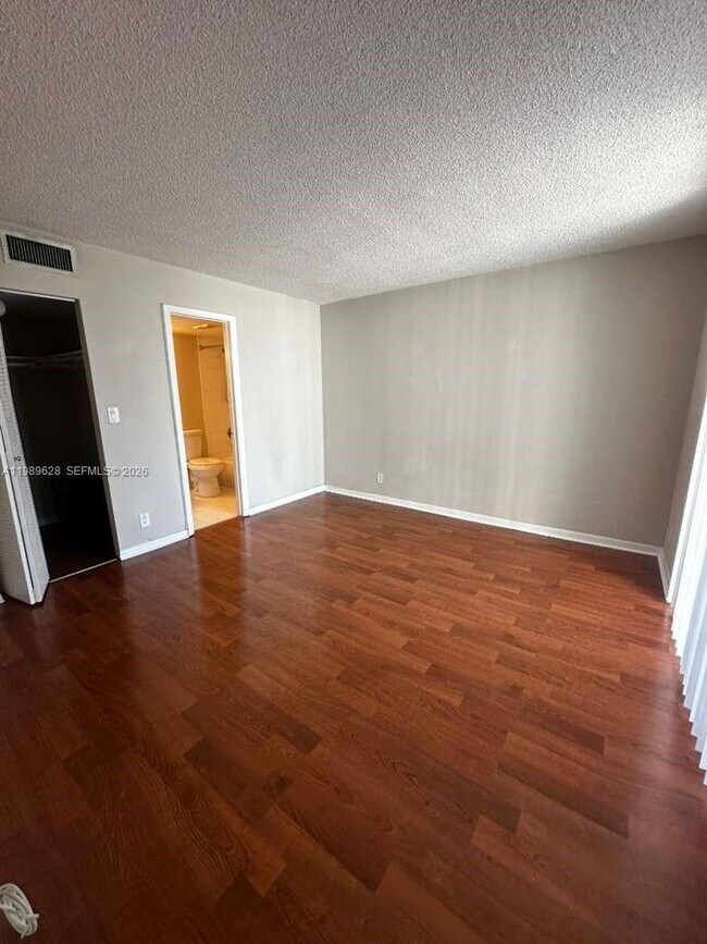 Building Photo - 2903 N Miami Beach Blvd