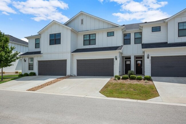 Building Photo - 253 Fieldwood Dr