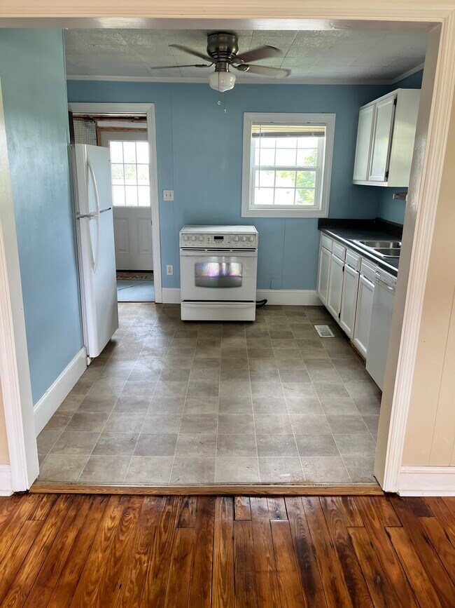 Building Photo - 201 S Moss Ave