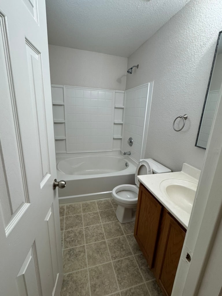 Masterbathroom - 8127 Willow Country