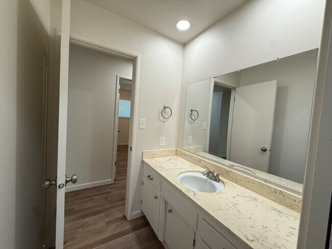 Building Photo - Newly renovated single story in Greenwood Estates!