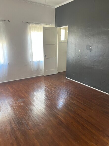 Building Photo - 621 N Coronado St