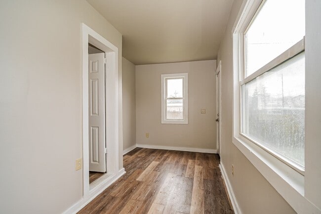 Building Photo - 753 1/2-2009-2002 Sullivant Ave