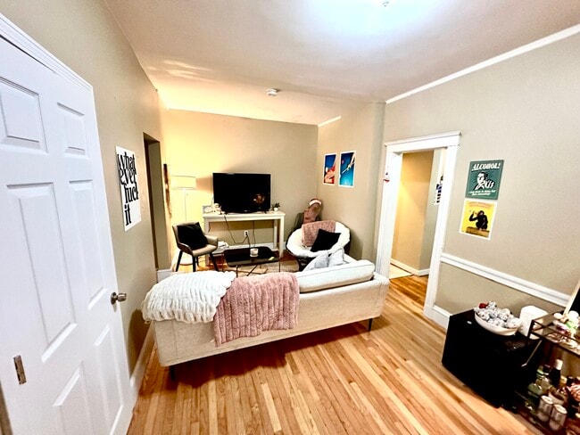 Building Photo - 68 Egmont St