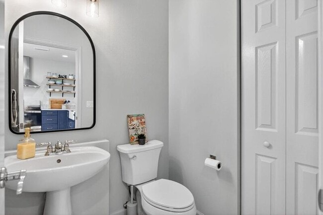 Building Photo - 150 Cat Rock Ln