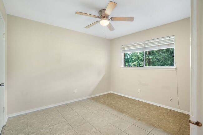 Building Photo - 26407 Magnolia Dr