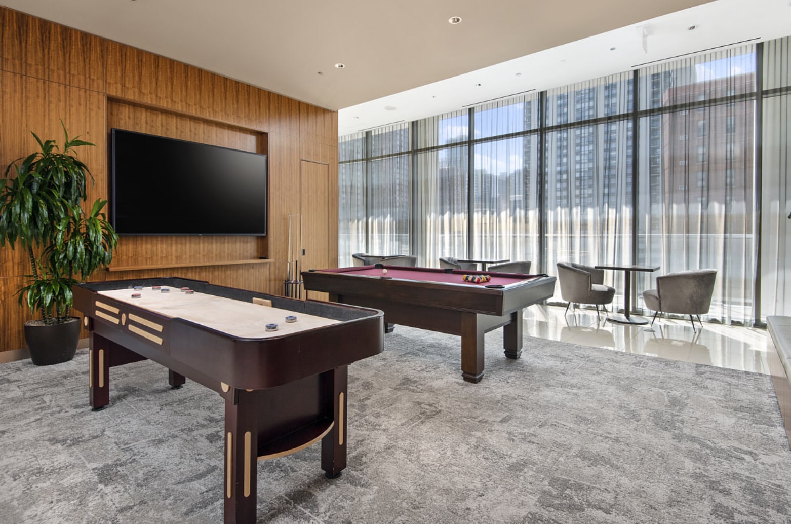 Building Photo - 1212 N La Salle Dr