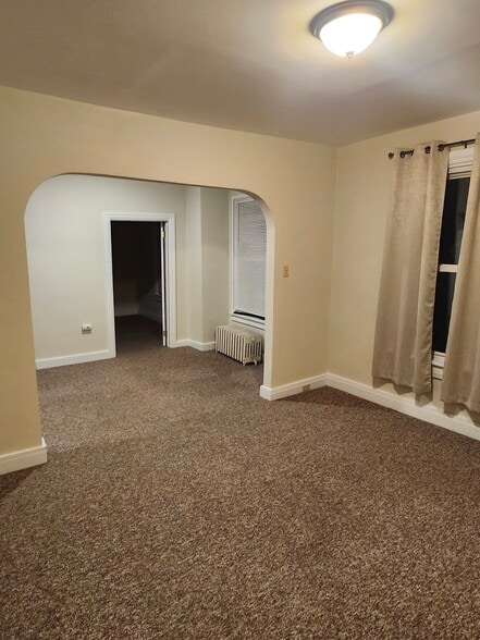 Building Photo - 24 S Market St