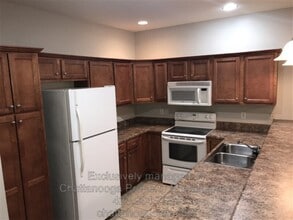 Building Photo - 2704 Stone Trace Dr