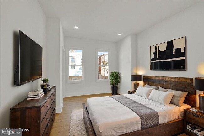 Building Photo - 2117 S Alden St