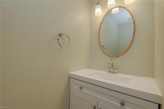 Building Photo - 521 Shakespeare Dr