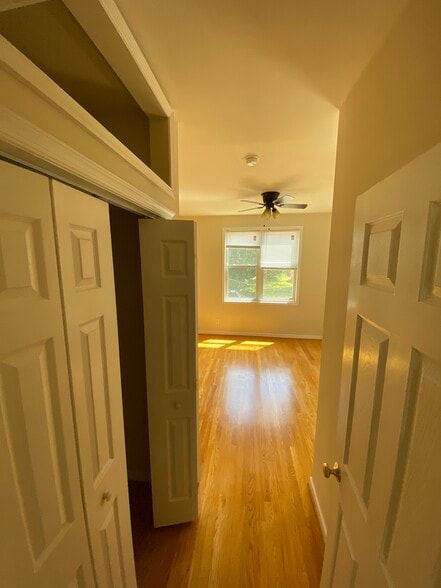 Building Photo - 1261 W Cary St