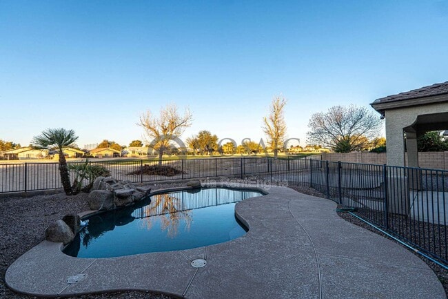 Building Photo - 21316 E Via Del Rancho Rd