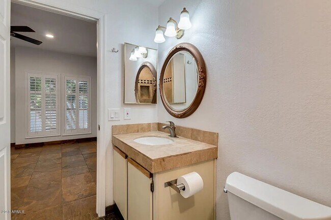 Building Photo - Renaissance Park Condo - Updated Penthouse...