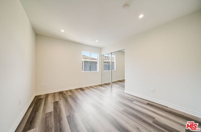 Building Photo - 7453 Haskell Ave