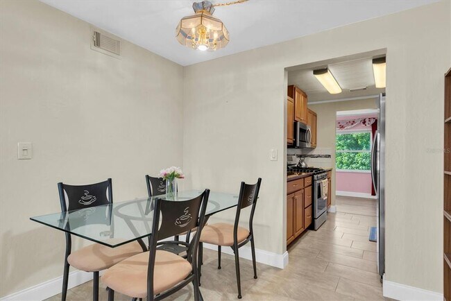 Building Photo - 10032 65th Ave N