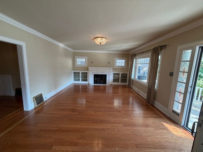 Building Photo - East Sacramento Home | 3 bedroom / 2 bathroom |1 bedroom 1 bath ADU | Available Now!