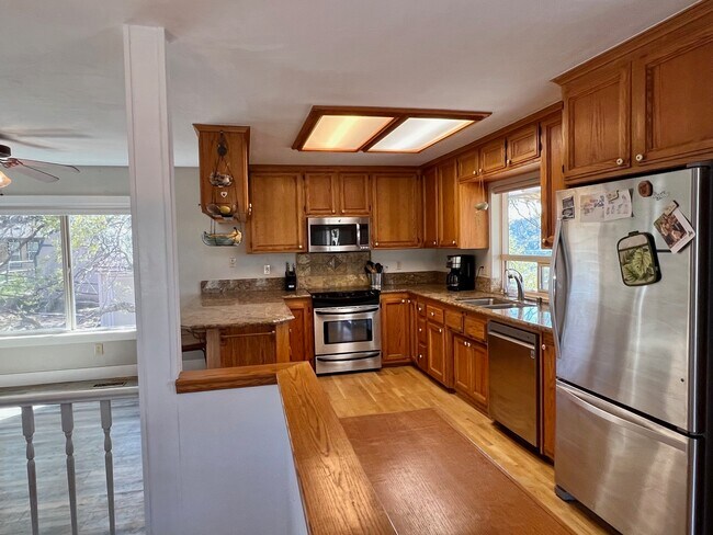 Building Photo - 27030 Oakflat Dr