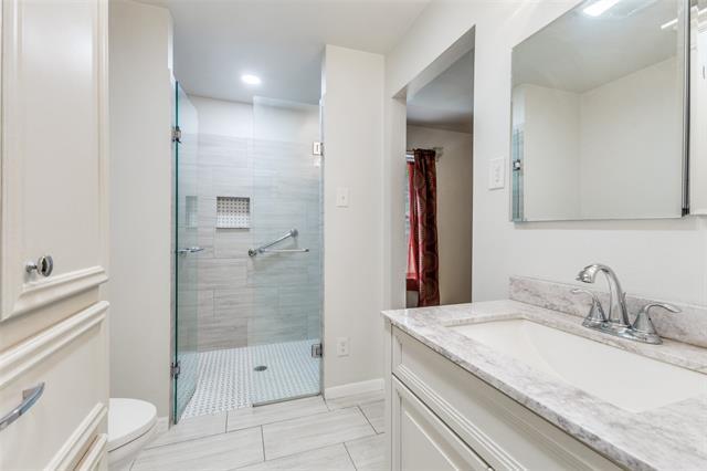 Building Photo - 9210 Larchwood Dr