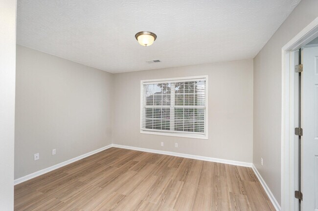 Building Photo - 533 Millpond Rd