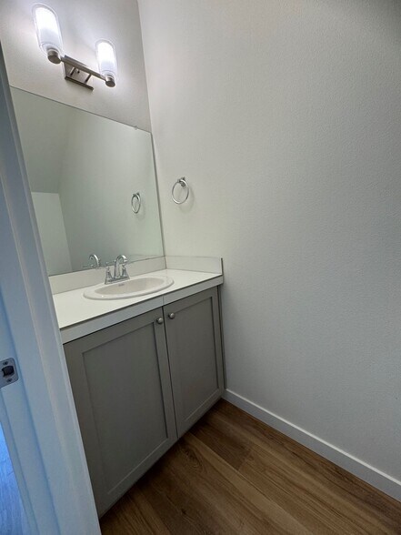 Building Photo - 6926 N Madison Cir