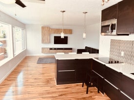 Building Photo - 3515 SW Barbur Blvd