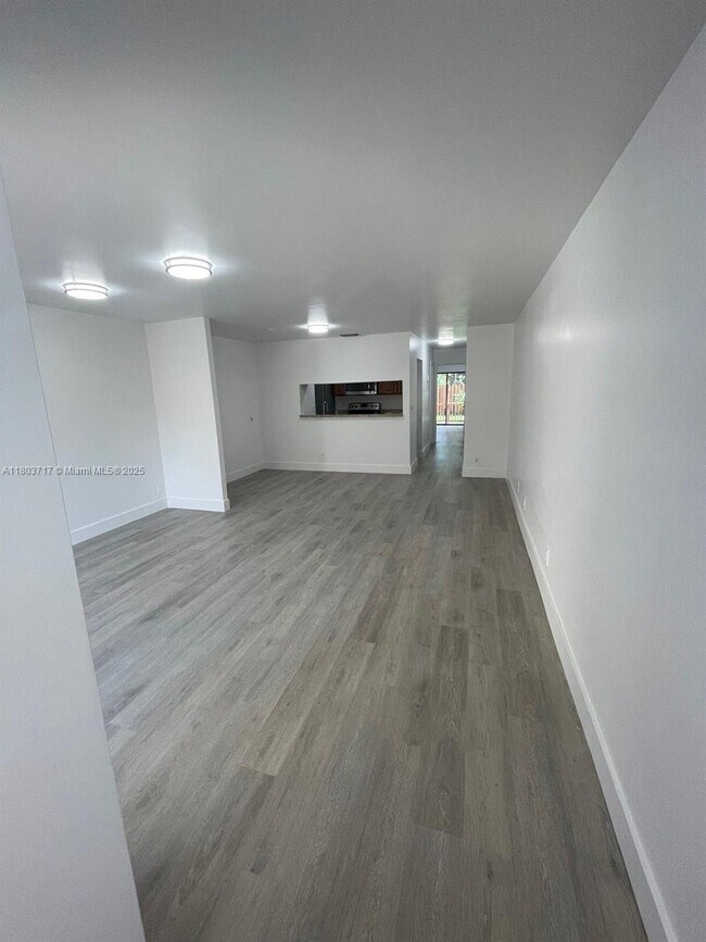 Building Photo - 4044 Sierra Terrace