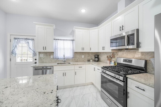 Building Photo - 207 68th St