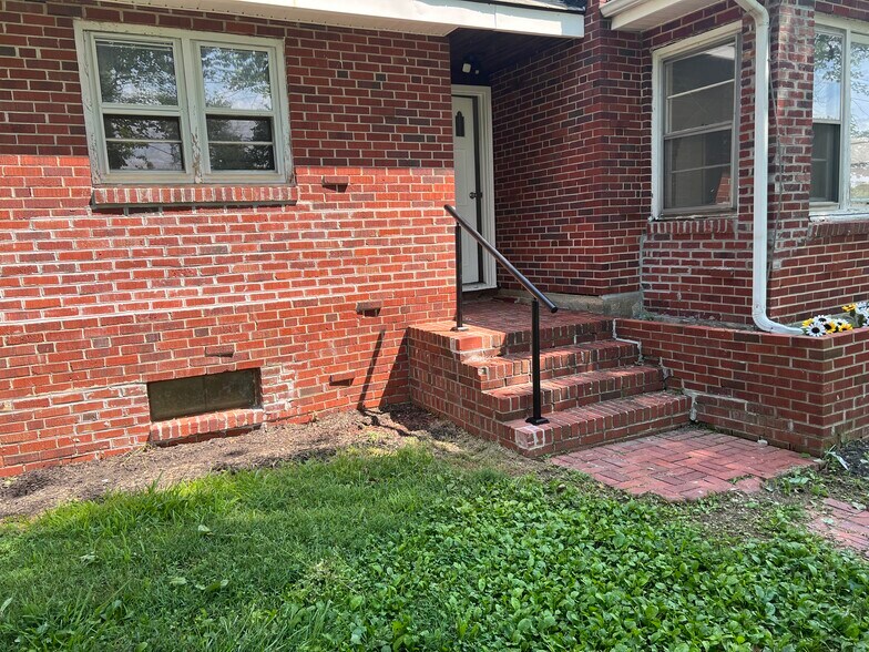 Building Photo - 24906 Lambs Meadow Rd