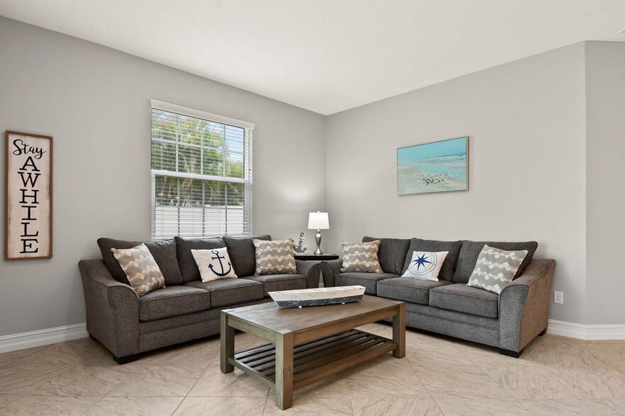 Building Photo - 132 Mediterranean Way