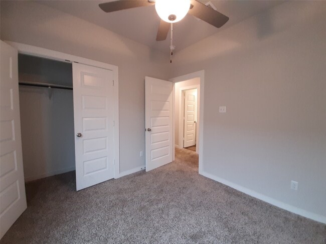 Building Photo - 9784 Grosbeak Ln