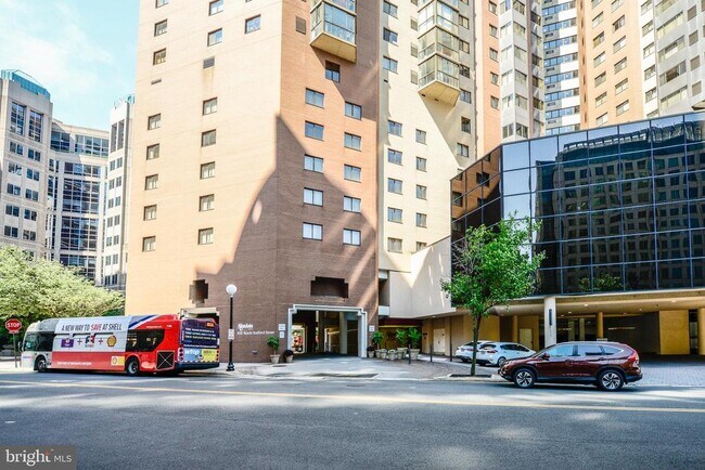 Building Photo - 900 N Stafford St