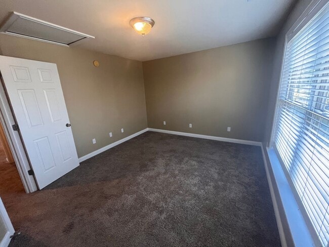 Building Photo - Beautiful 4 Bed in Hamburg!