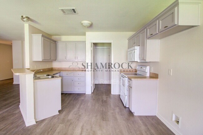 Building Photo - 10228 Iris Ln