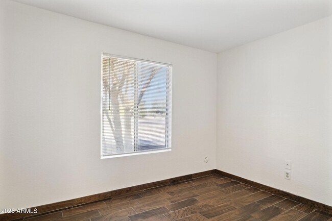Building Photo - 7027 S 40th Pl
