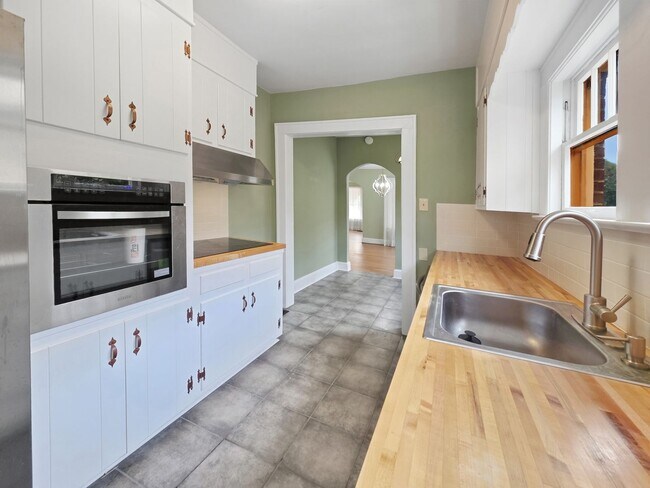 Building Photo - Charming East Point Duplex with Modern Updates & Private Yard