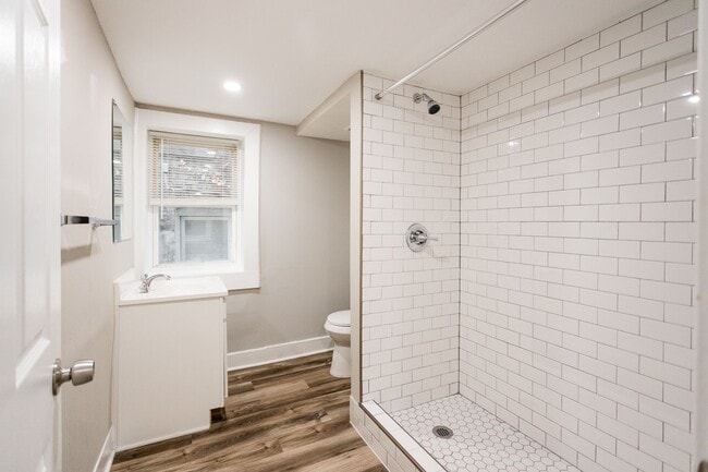 Building Photo - Historic Style, Modern Comforts, Prime Location