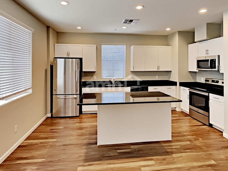 Building Photo - 20699 W Point Ridge Rd