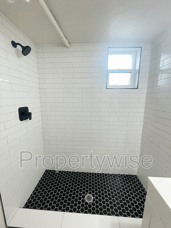 Building Photo - 376 E 300 S