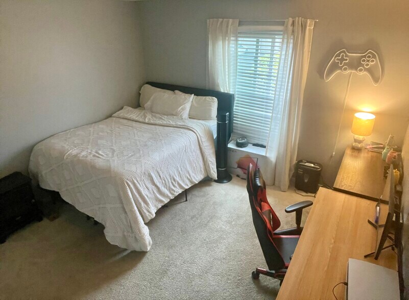 2nd Bedroom Pic 1 - 15718 Orlan Brook Dr