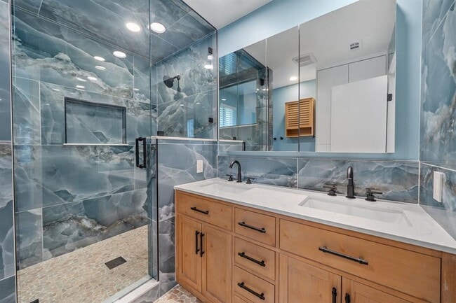 Building Photo - 2175 Park Rd